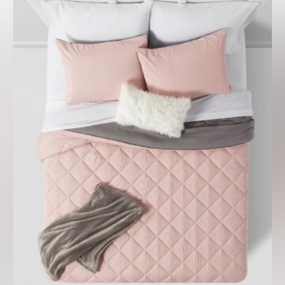 TWIN XL  4-pc PINK/GRAY REVERSIBLE COMFORTER WITH THROW BLANKET & PILLOW - Picture 1 of 6